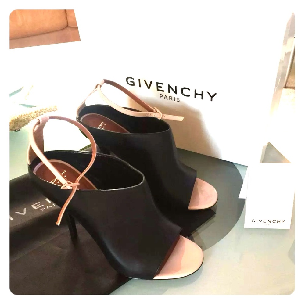 🌺 💯 Authentic Givenchy Mules
